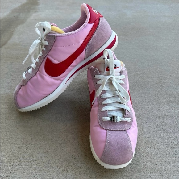 Nike Cortez Women's Pink and Red Valentine Sneakers 8.5 - Picture 3 of 11